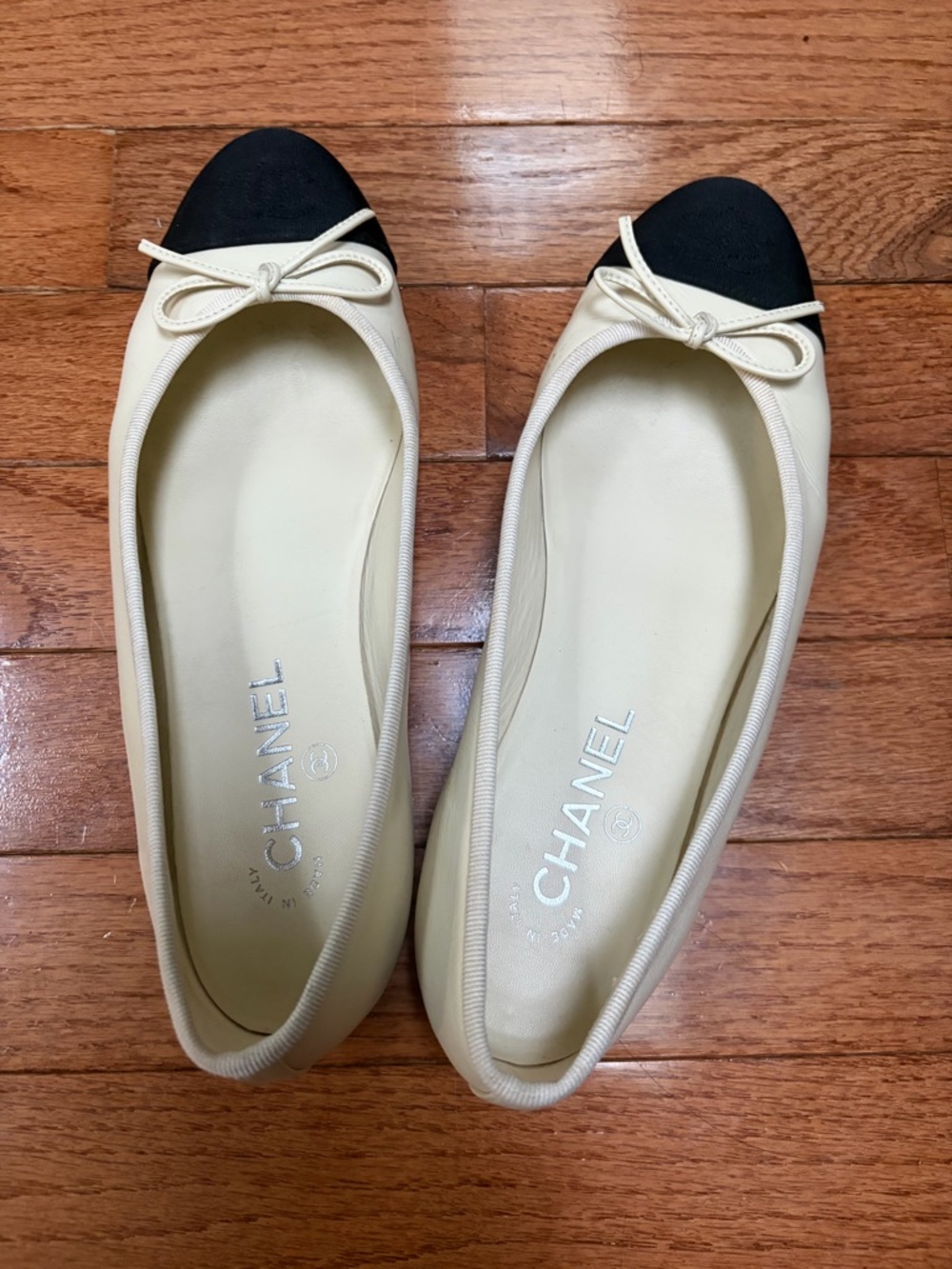 CHANEL Two-Tone Cap-Toe Ballet Flats in Cream and Black